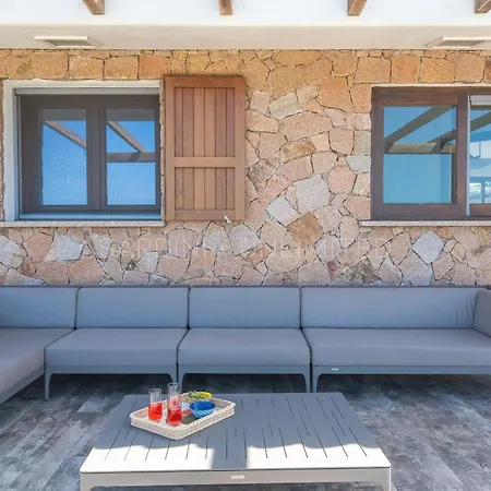 Queen Solaris Villa Portobello